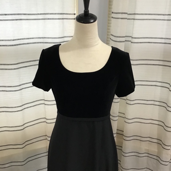 Southeastern Performance Harmonique Women Size Med Black Empire Dress Velvet - Picture 4 of 12